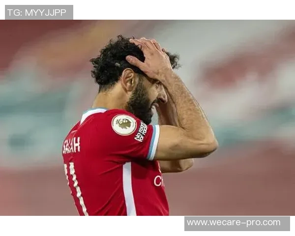 当足球巨星露出无奈神情时球场上的沉默比欢呼更震撼 当足球巨星露出无奈神情时球场上的沉默比欢呼更震撼