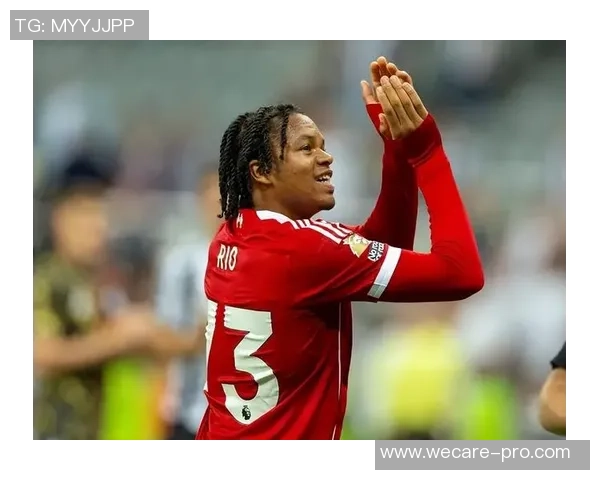 法国足球新星阿德里安崭露头角成球队未来希望带来无限可能