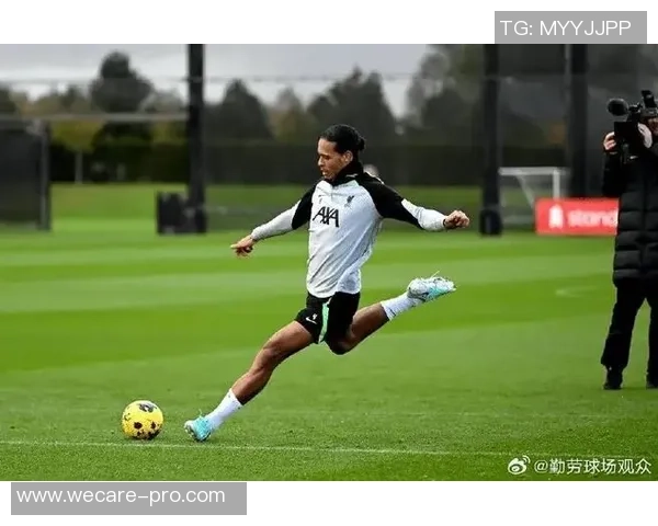 足球明星变胖新形象惊艳亮相 颠覆传统球场形象引发热议